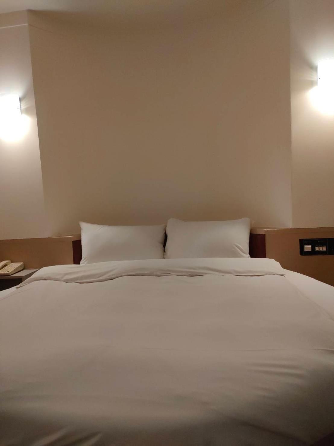 DC Hotel Taichung Buitenkant foto