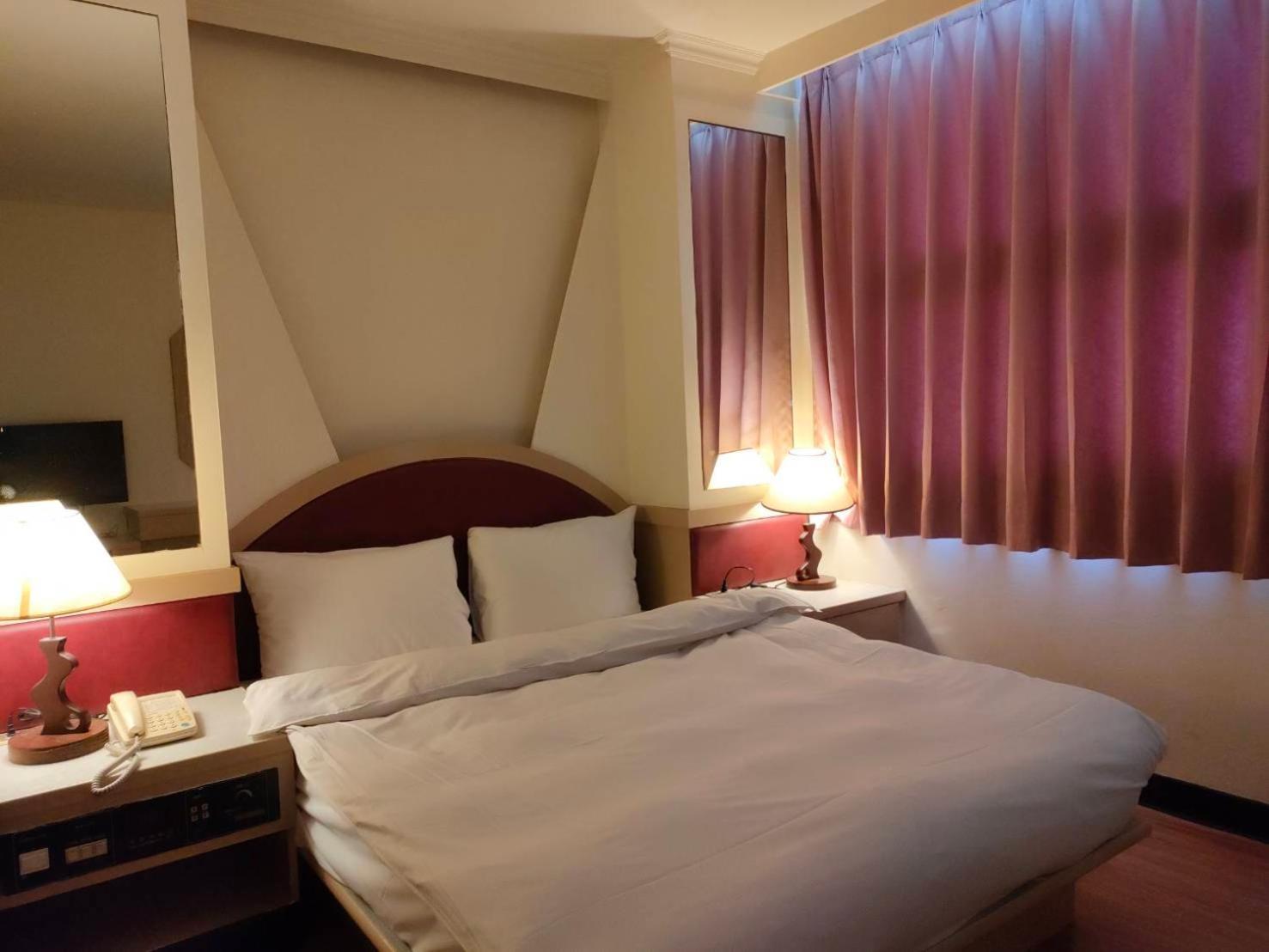 DC Hotel Taichung Buitenkant foto